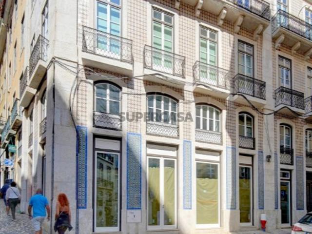 Espaço para transformar num Loft Único na Rua da Madalena em Lisboa