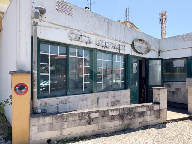 Espaço para comércio, armazém ou serviços