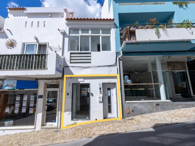 Espaço Para Comércio / Serviços Com Possibilidade Habitacion. 114m² Lagos