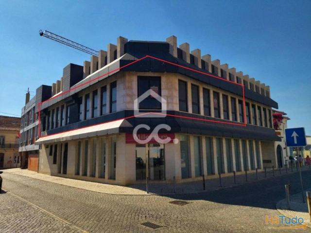 Espaço para serviços com 235m2 de área localizado no centro da Cidade. | 26064063257