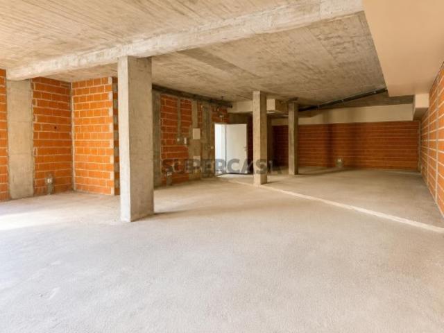 Espaço Versátil com Potencial para Habitação | 166 m² | Rio de Mouro