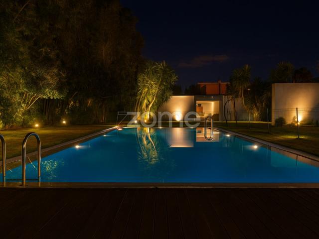 Espaçosa villa térrea de 6+1 quartos, com piscina privativa e jardim