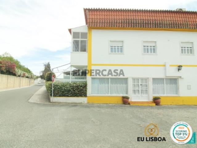 Espaçosa Moradia com 5 Suites, Excelentes Comodidades em Localização Privilegiada