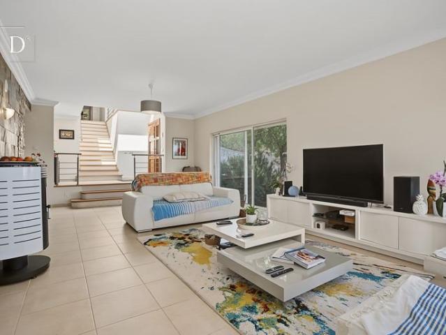 Espaçosa moradia com piscina privada e vistas deslumbrantes 200m² São Brás De Alportel