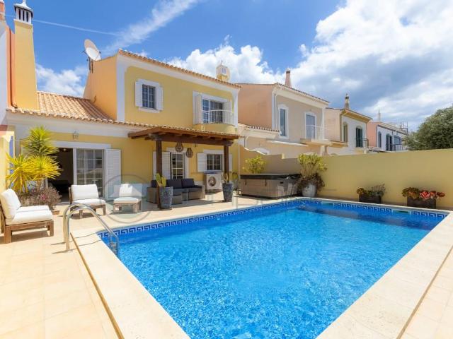 Espaçosa moradia de 4 quartos perto da praia de Burgau com p. 180m² Praia da Luz
