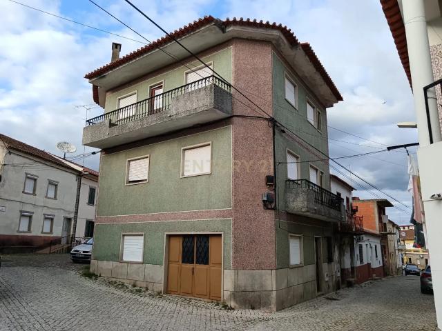 Espaçosa Moradia em Escalos de Cima, Castelo Branco