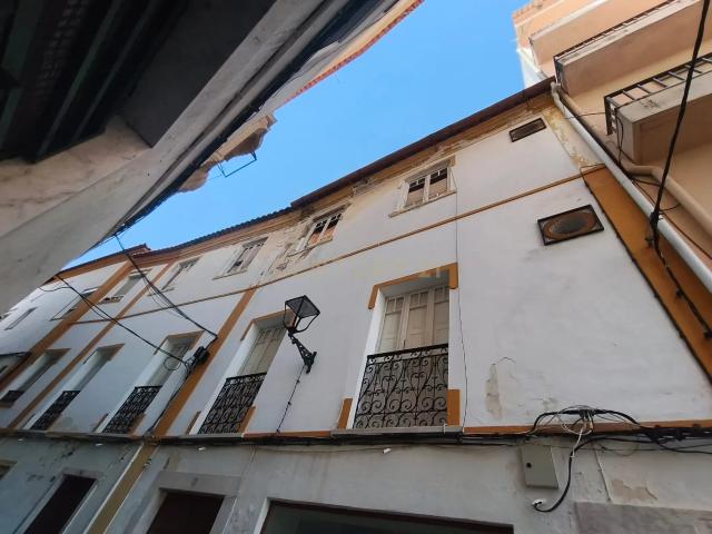 Espaçosa Moradia para Recuperar em Assunção, Elvas