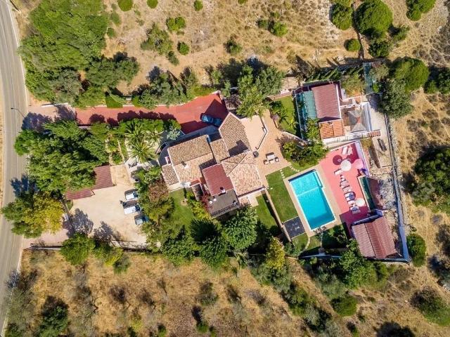 Espaçosa moradia renovada de 8 quartos em Ferragudo com pisc. 500m² Ferragudo