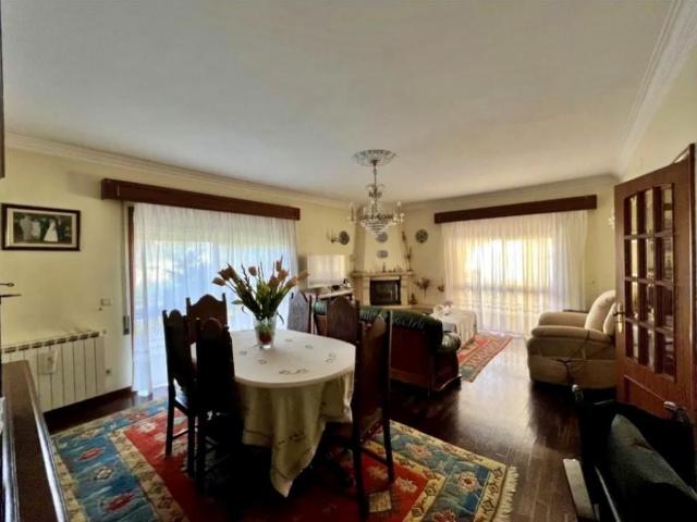 Espaçosa Moradia T4+1 em Nogueira da Maia 224m² Nogueira e Silva Escura