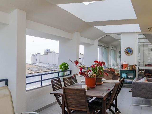 Espaçosa Pentária de 3 Quartos com Vistas Deslumbrantes em P. 168m² Paco de Arcos
