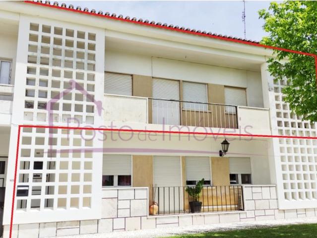 Espaçoso 1º andar de Moradia V5 em Estremoz com quintal e anexo
