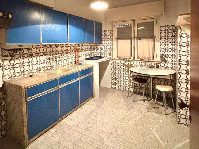 espaçoso T3 com arrecadação na Avenida dos bons amigos Cacém