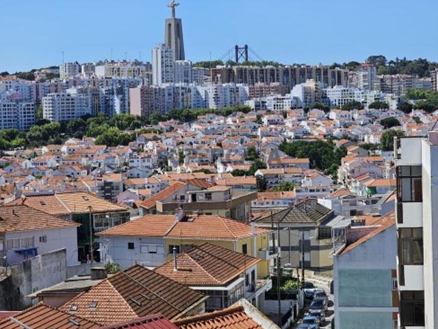 Espaçoso T3 em Almada