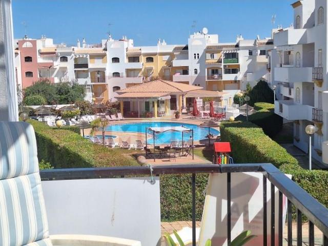 Espaçoso T2 com Acesso a Piscina e Campo de Tênis em Vale Ca. 90m² Tavira Santiago