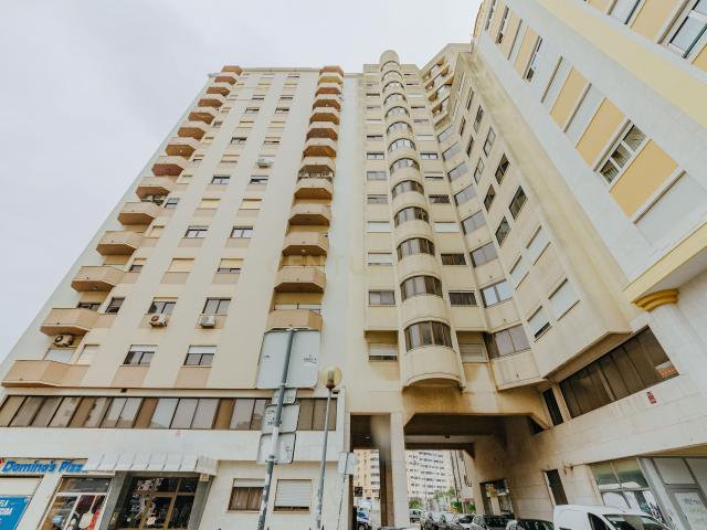 Espaçoso T4 com vista situado no Areeiro, Lisboa