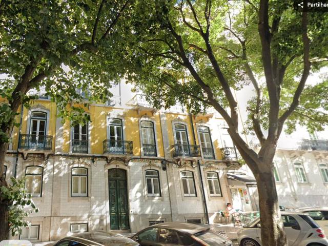 Espaçoso T6 na Rua Alexandre Herculano Oportunidade Única