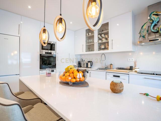 Espaçoso apartamento T3 com garagem e arrecadação em Pinhal Novo, Palmela