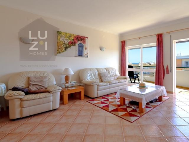 Espaçoso apartamento T3, com vista mar, na Meia Praia, Lagos