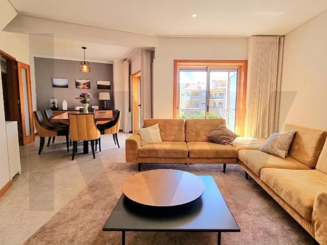 Espaçoso Apartamento T3 Duplex com 2 garagens fechadas em São Salvador Ílhavo