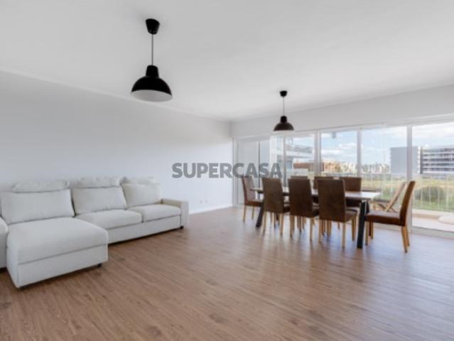 Espaçoso apartamento T3 renovado localizado muito perto da marina de Lagos