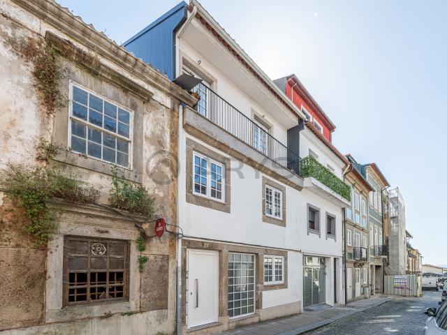 Espaçoso Apartamento T1 com Jardim no Centro Histórico de Braga