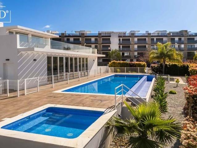 Espaçoso apartamento com um quarto, quintal privado e piscin. 76m² Tavira Santa Maria