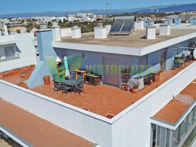 Espaçoso apartamento duplex com 4 quartos e terraço panorâmico em São Sebastião, Portimão