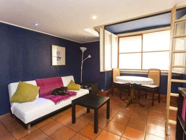 Espaçoso quarto em apartamento de 4 quartos em Avenidas Novas