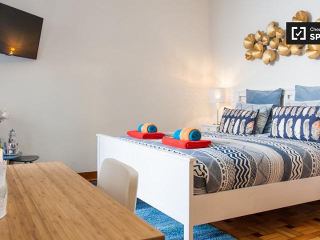 Espaçoso quarto para alugar em apartamento de 5 quartos em Matosinhos