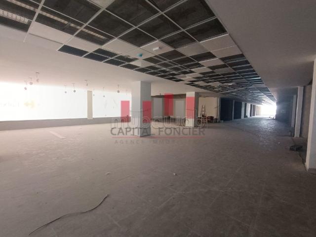 Espace commercial de 1200m2 en étage en plein Bd Ain sbaa route cotière