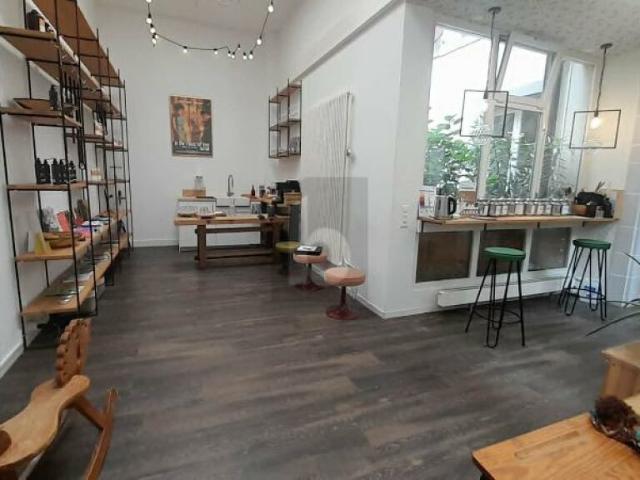 ESPACE COMMERCIAL LUMINEUX ET MODERNE