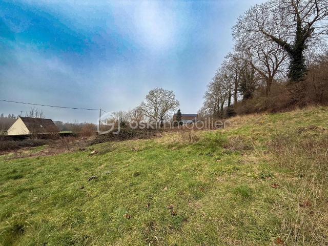 Espace constructible de 1 357 m² au bord de la voie verte