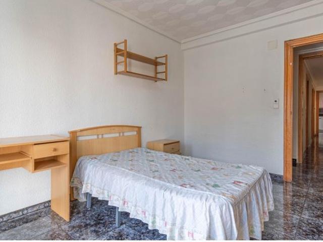 ESPACIO, COMODIDAD Y VIDA DE BARRIO A UN PASO DEL CENTRO DE ELCHE