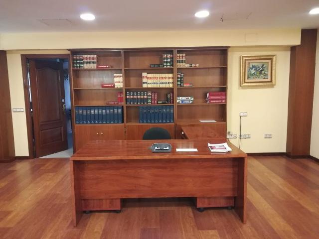 Espacio comercial u oficina ubicado en la planta baja del ed. 345m² Marbella