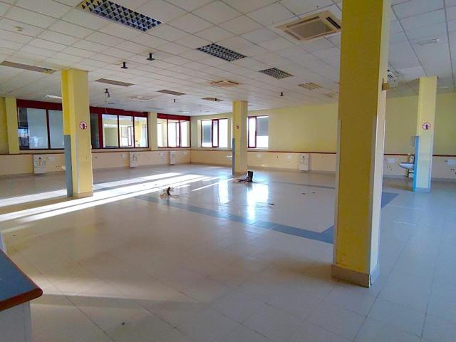 Local Comercial de 946 m2 en el Zoco de Santander