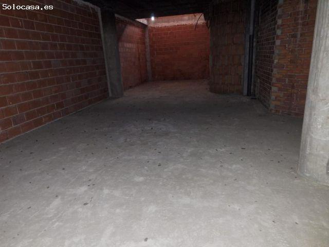 Espacio comercial amplio con visibilidad y salida de humos