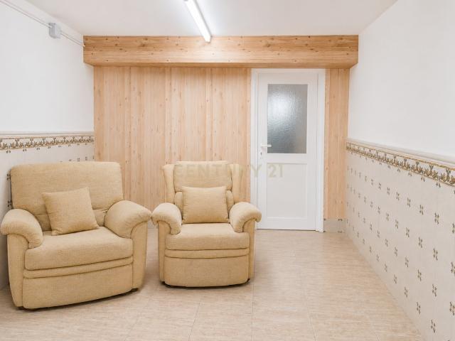 Local Comercial Reformado en Paterna Valencia con Altillo Acondicionado