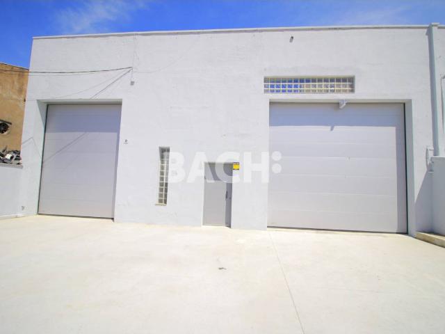Espacio industrial diáfano con acceso dual y gran potencial en Vic
