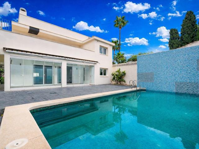 Espacioso chalet pareado y reformado de grandes habitaciones. 272m² Venta del pilar