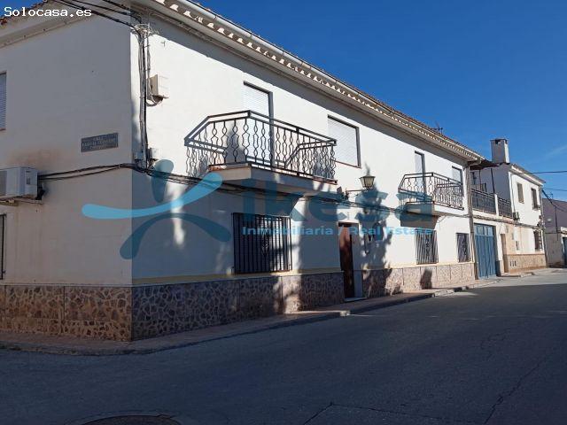 Espacioso Adosado en Huescar sin Posesión