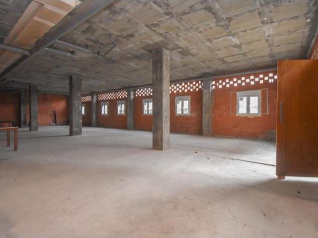 ESPACIOSO LOCAL DE 162 M2 EN LA BARCALA