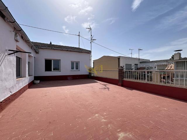 Espacioso piso de 4 habitaciones con terraza en Zarandona