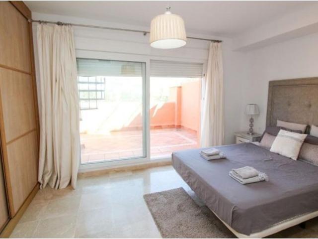 Espaciosa casa adosada de 4 dormitorios en Cabopino