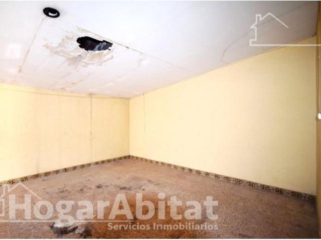 ESPACIOSA CASA CON MUCHAS POSIBILIDADES CERCA DEL METRO