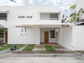 Espaciosa casa en Las Ceibas coto privado