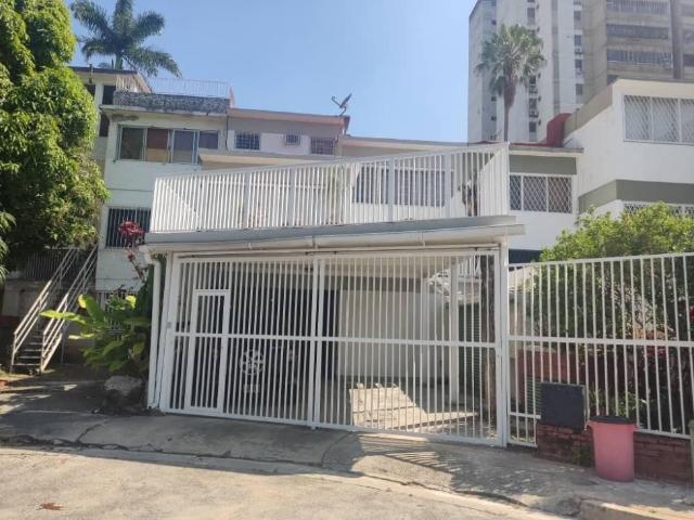 Espaciosa Casa en San Bernardino Caracas 484m² / 5H / 4B / 2PE