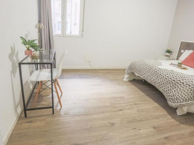 Espaciosa habitación doble en calle del Ferrocarril