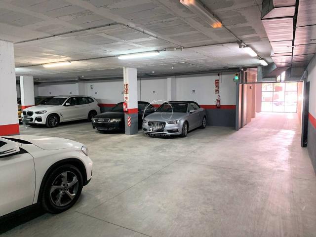 Espaciosa plaza de parking en alquiler Marqués de la Senia