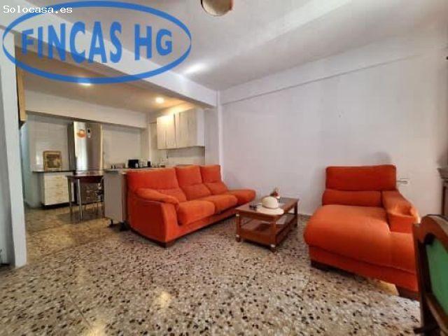 espaciosa vivienda en el barrio de benalua con cuatro dormitorios