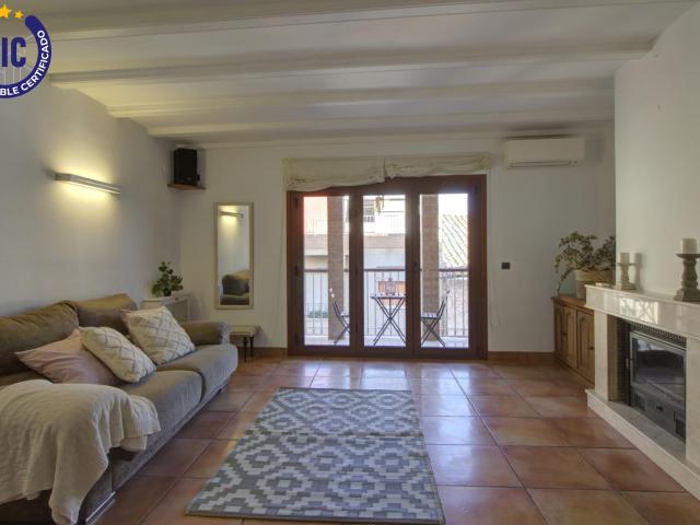 ESPACIOSA VIVIENDA FAMILIAR EN EL CORAZÓN DE ALMENARA